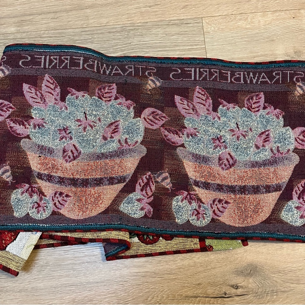 Strawberry Table Runner approx 71“ x 12.5” - Picture 5 of 6